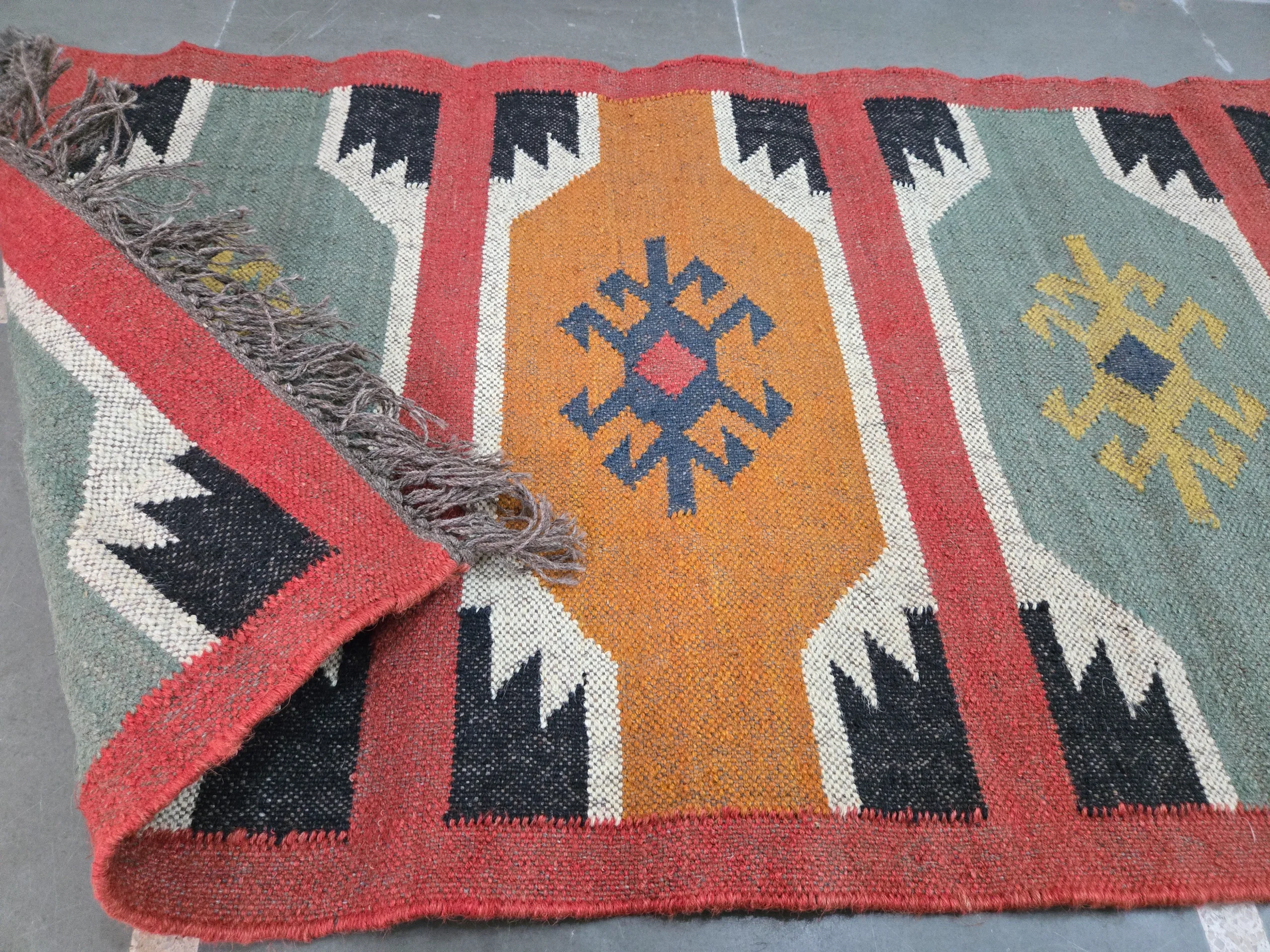 Angular tribal geometric rug pattern