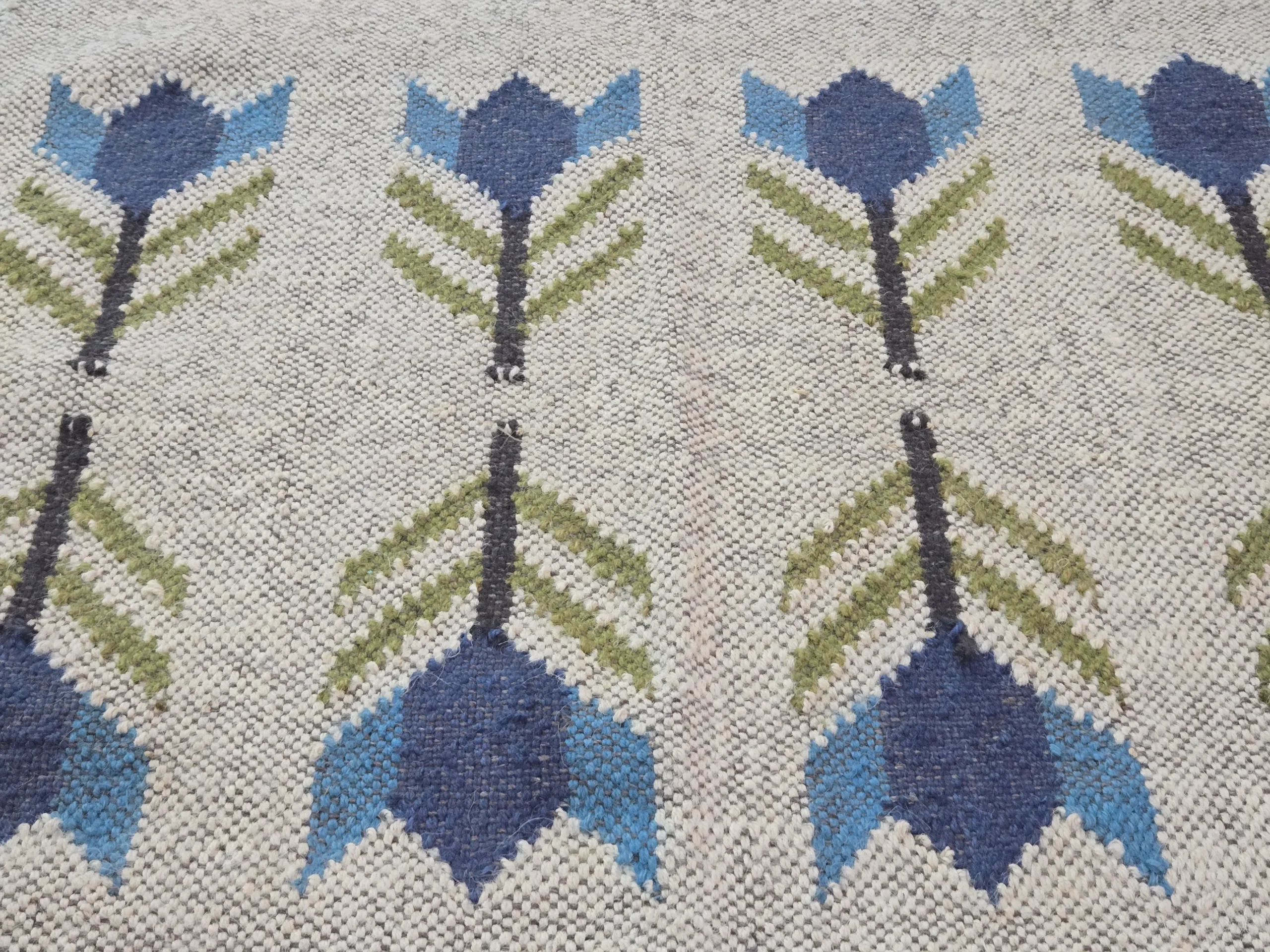 Arrow motif bohemian area rug