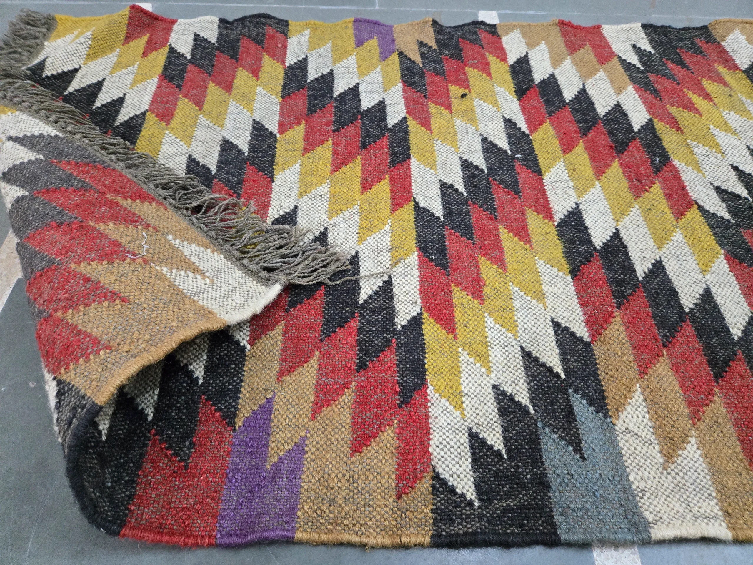 Artisan Indian dhurrie rug pattern
