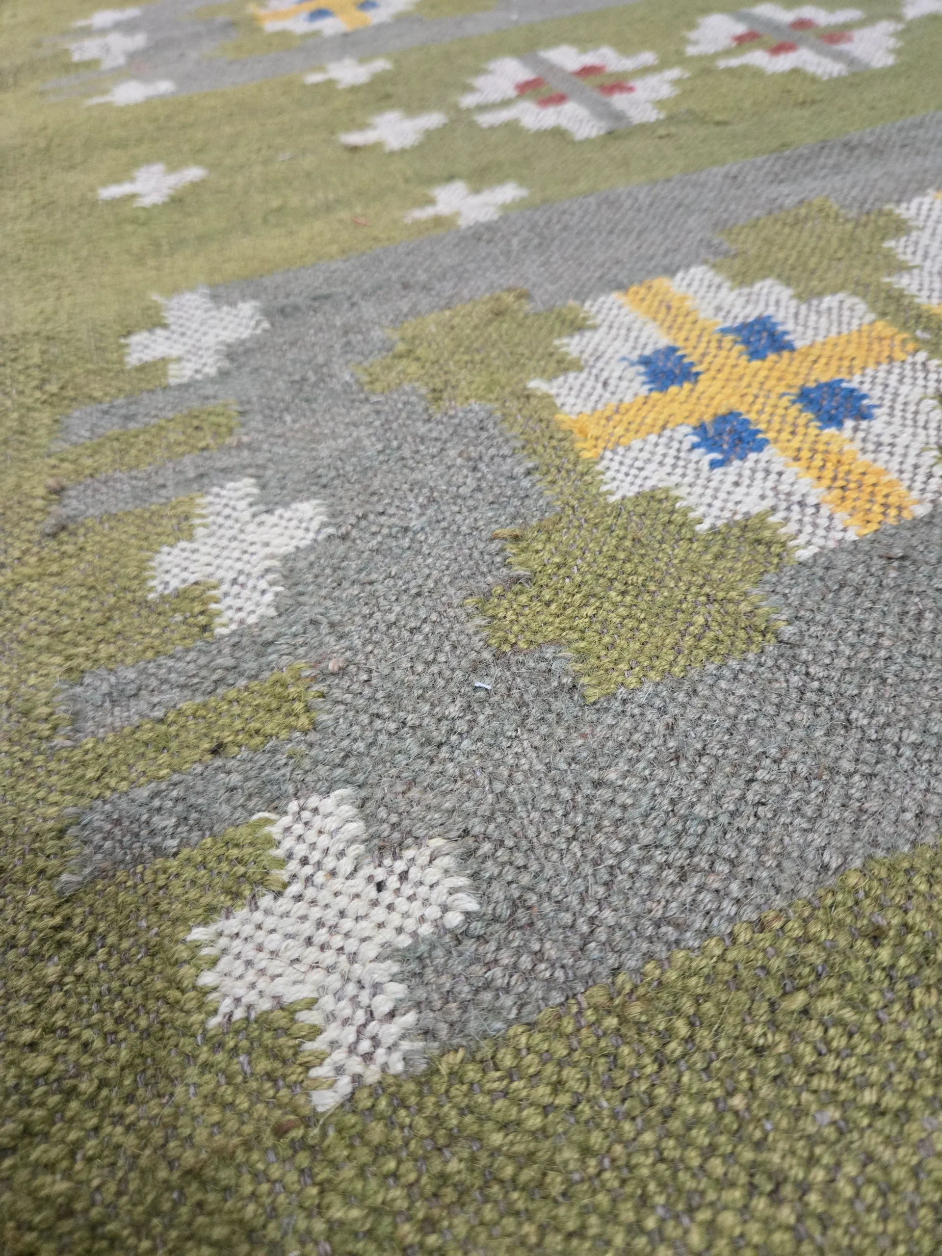 Farmhouse rug geometric woven pattern