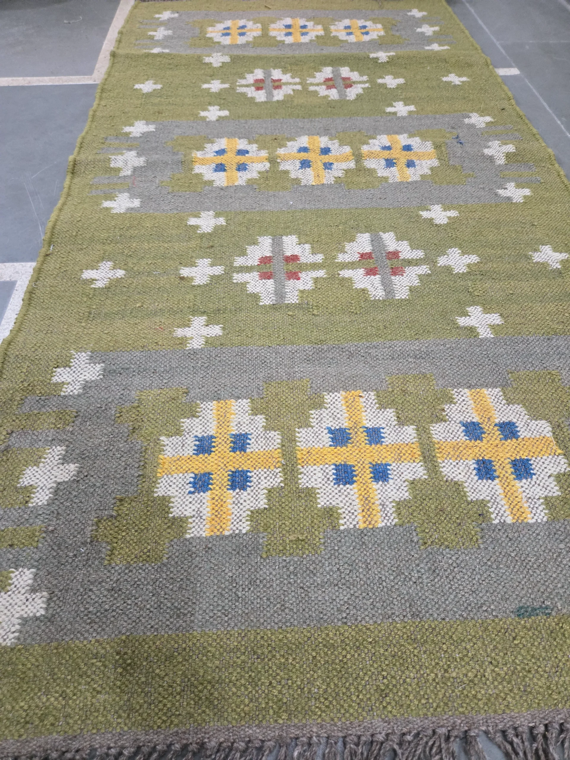Farmhouse style rug earthy tones