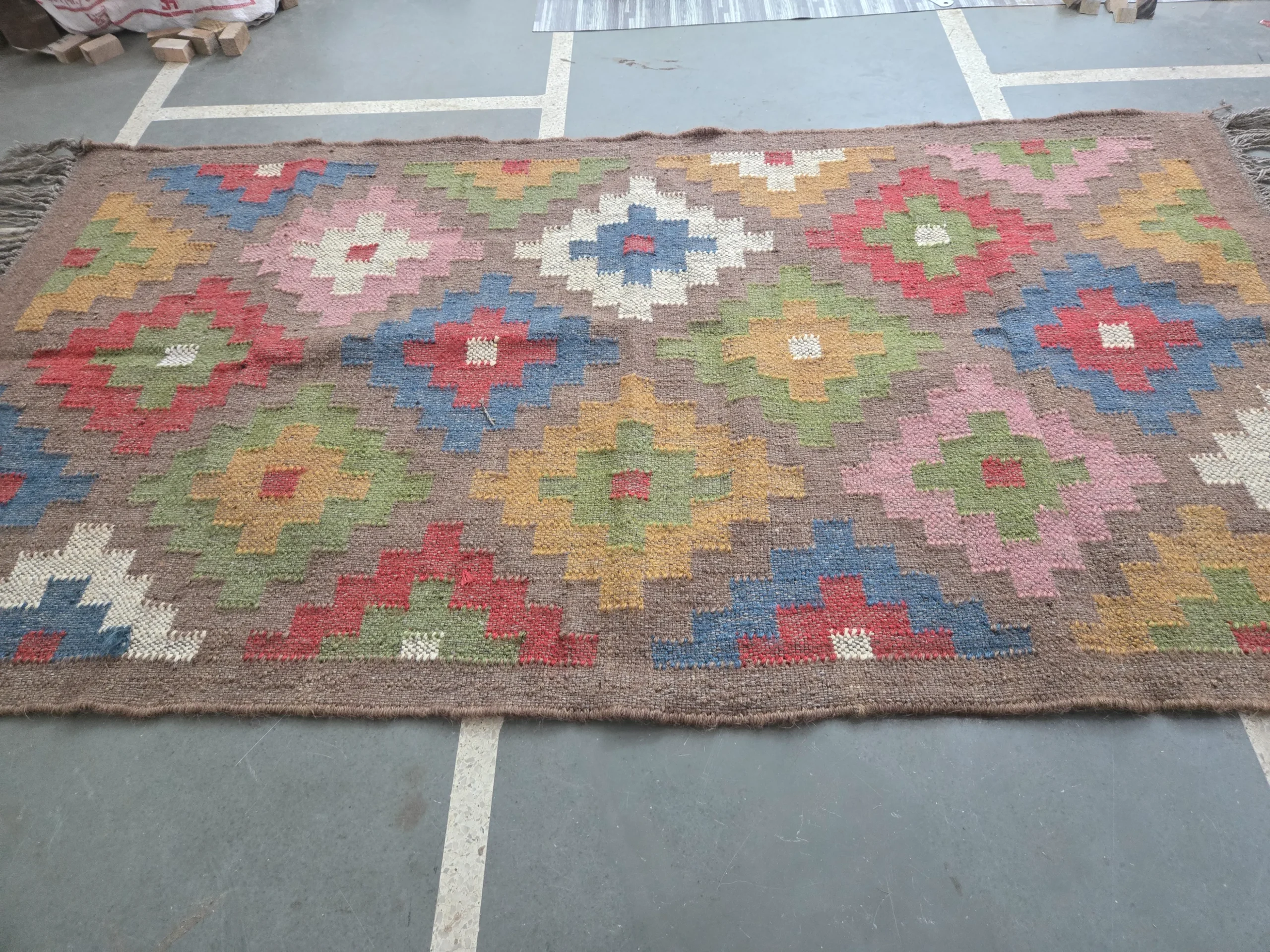 Geometric pattern rug traditional design