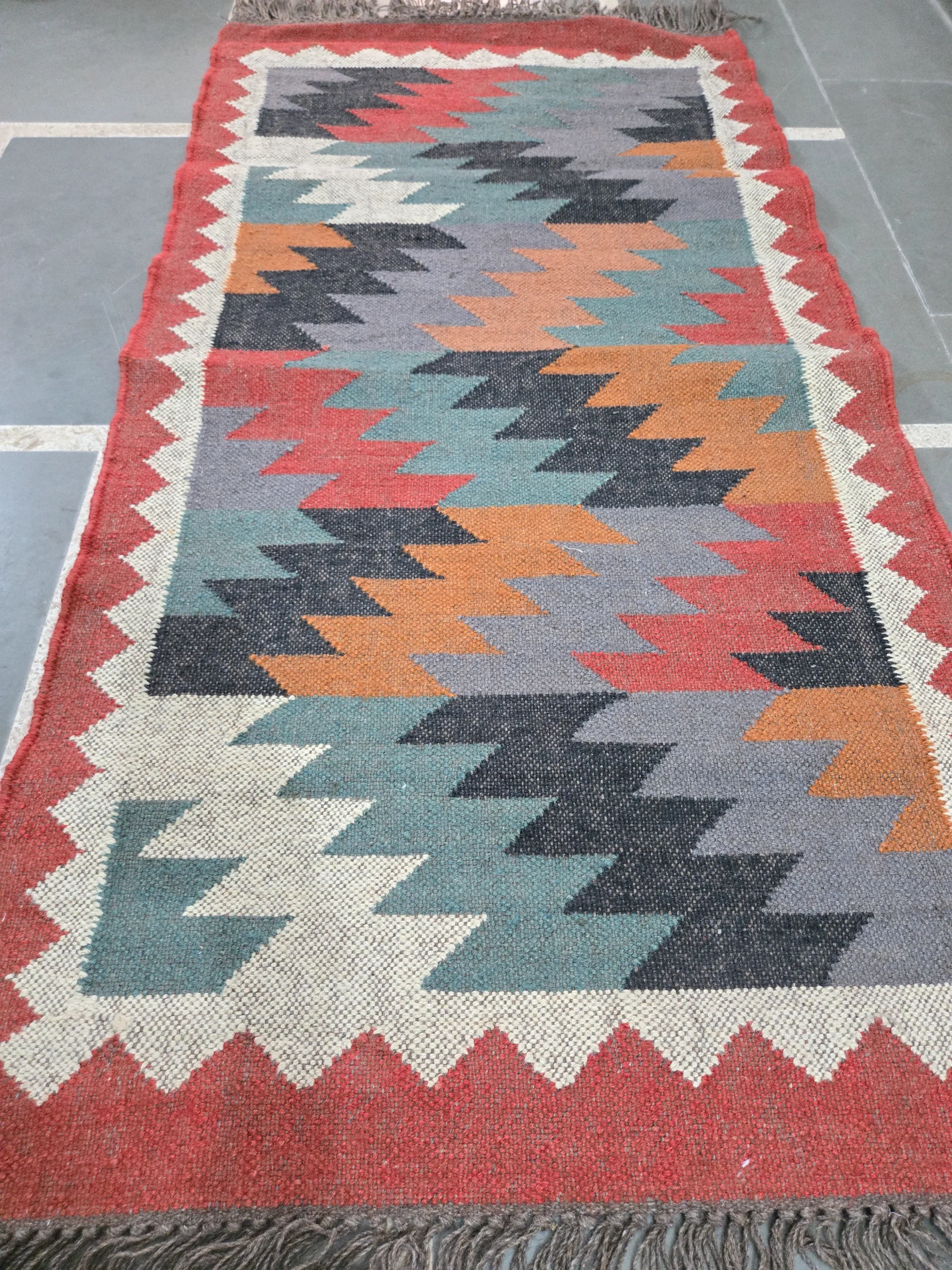 Handwoven wool jute rug design