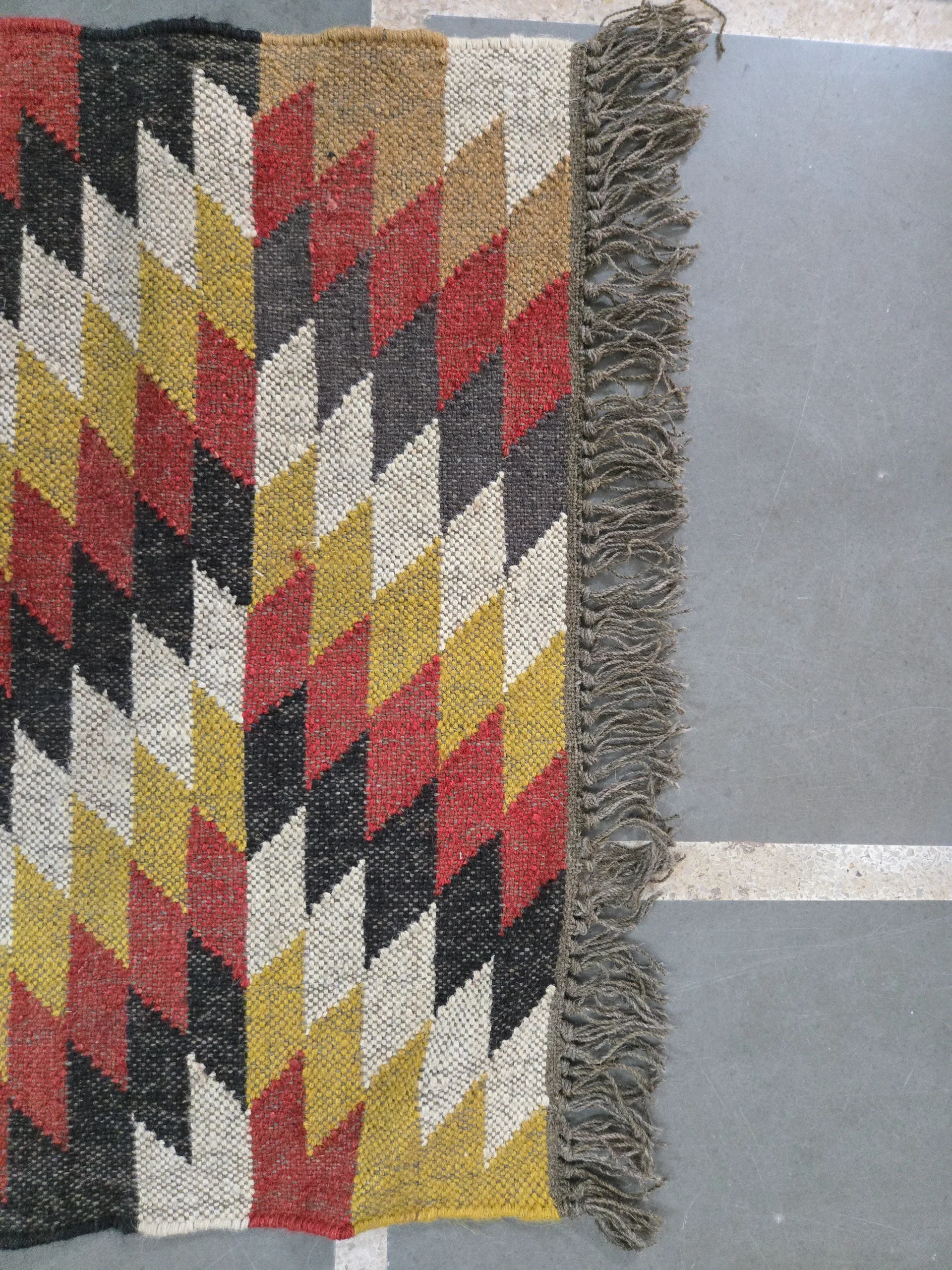 Indian dhurrie rugs woven pattern