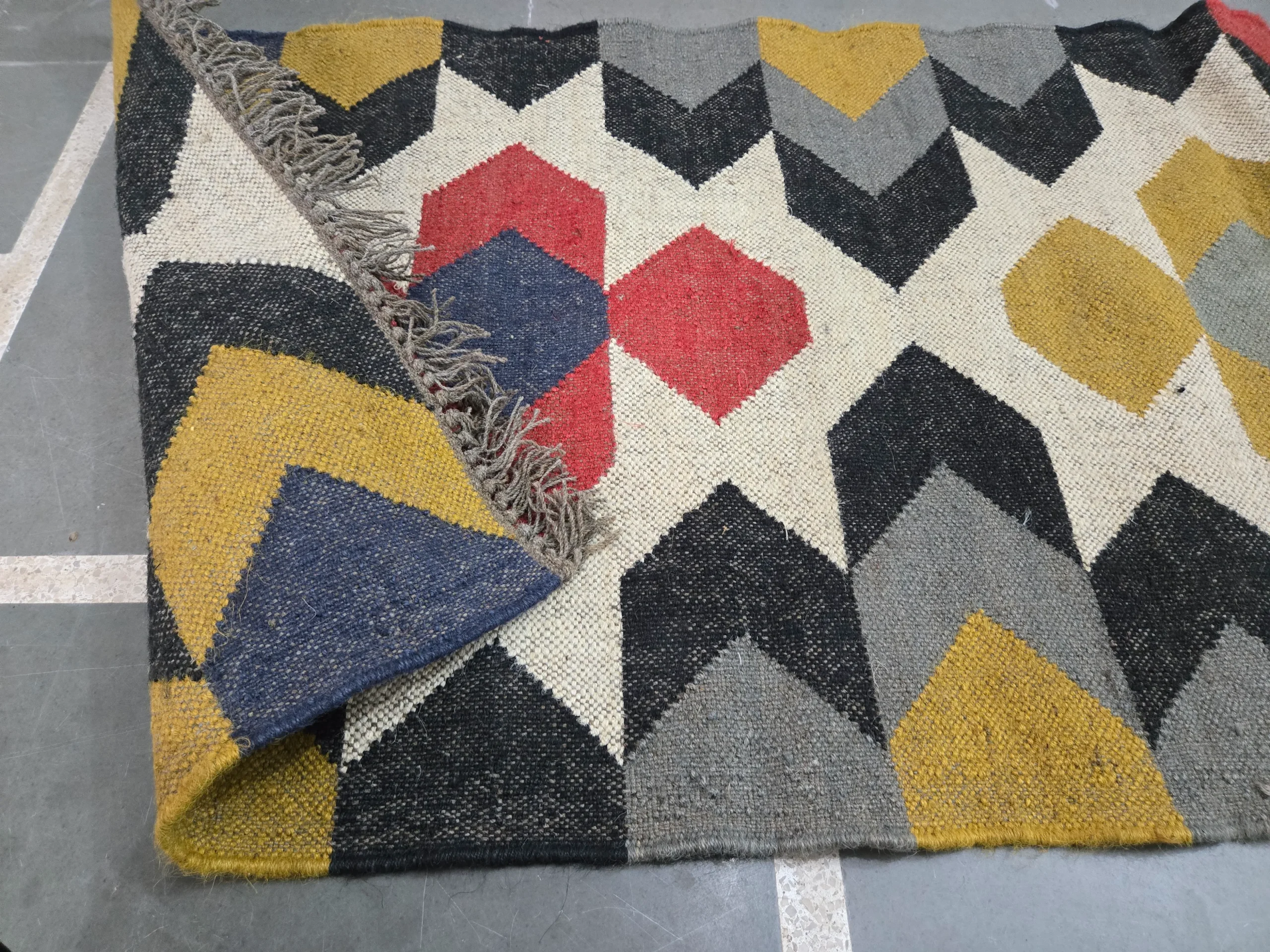 Natural wool handmade kilim rug