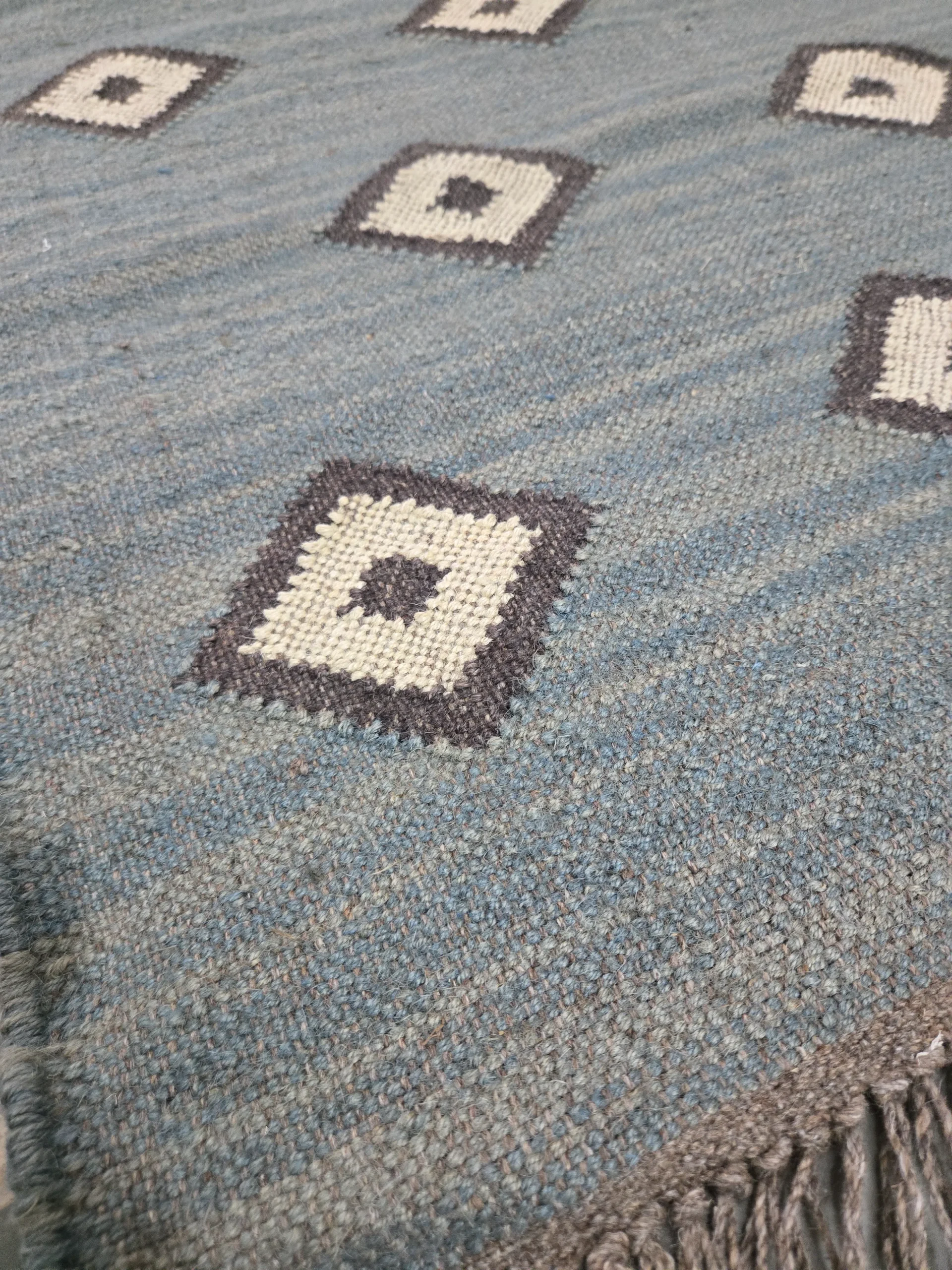 Vintage style rug diamond motifs