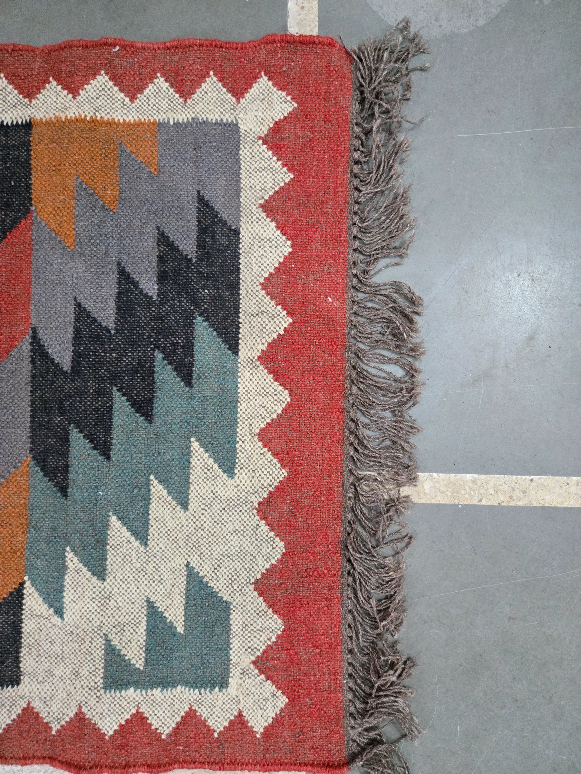 Wool Jute Area Rug | Diagonal Geometric Zigzag Pattern - Image 2